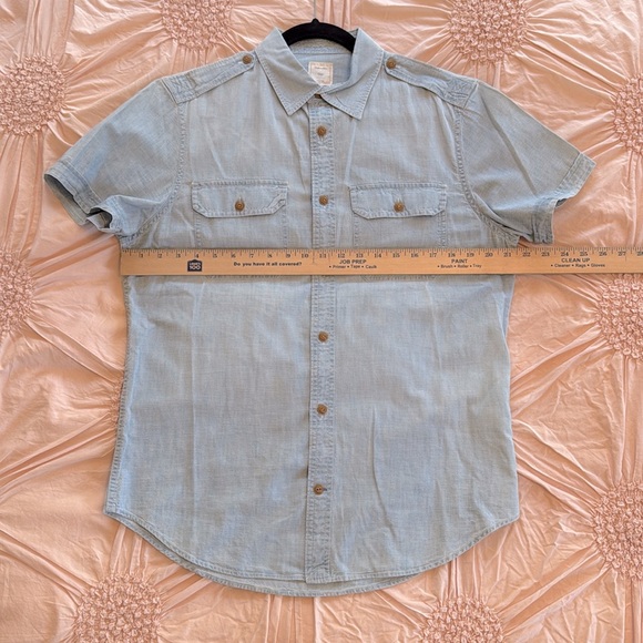 GAP Men’s Chambray Button Down Short Sleeve Shirt - Picture 7 of 9